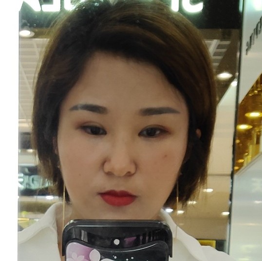 忧伤向滑板的照片