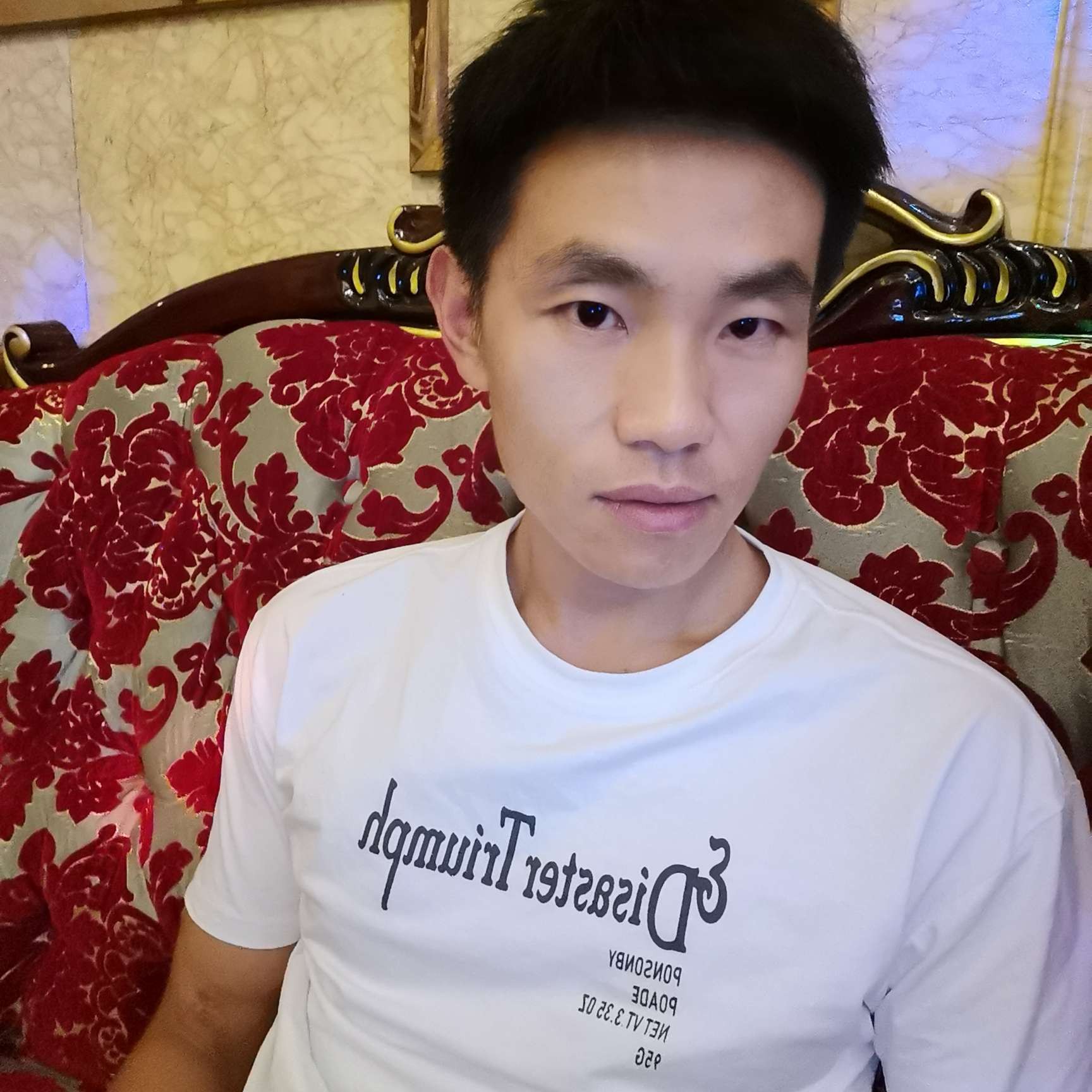害羞爱恋秋颜的照片