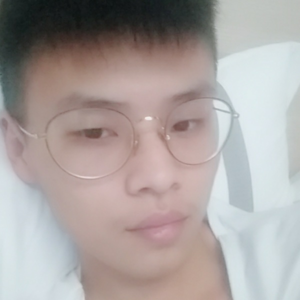 爱听歌扯耳机的照片