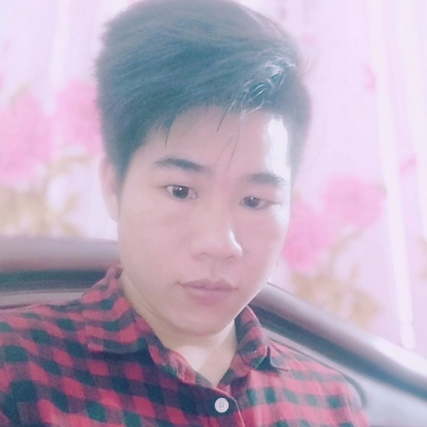 糊涂的笑着的照片