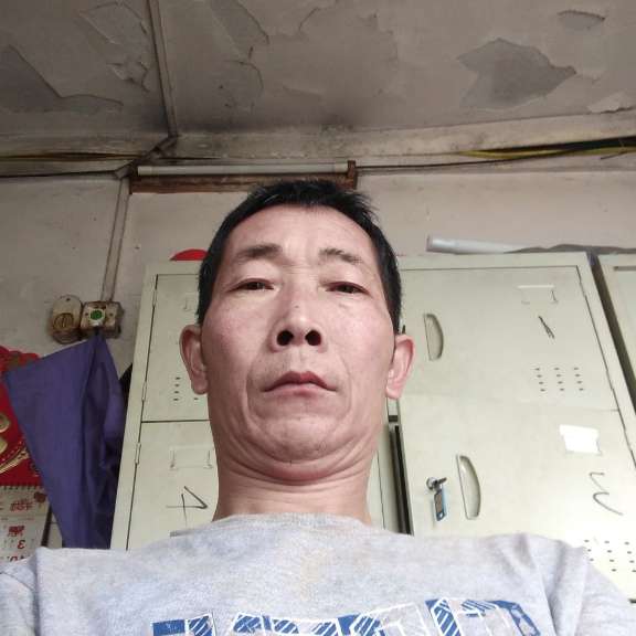 电灯胆放弃想人陪的照片