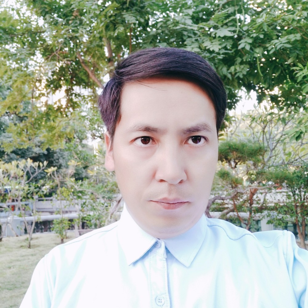 余溫迎认真的照片