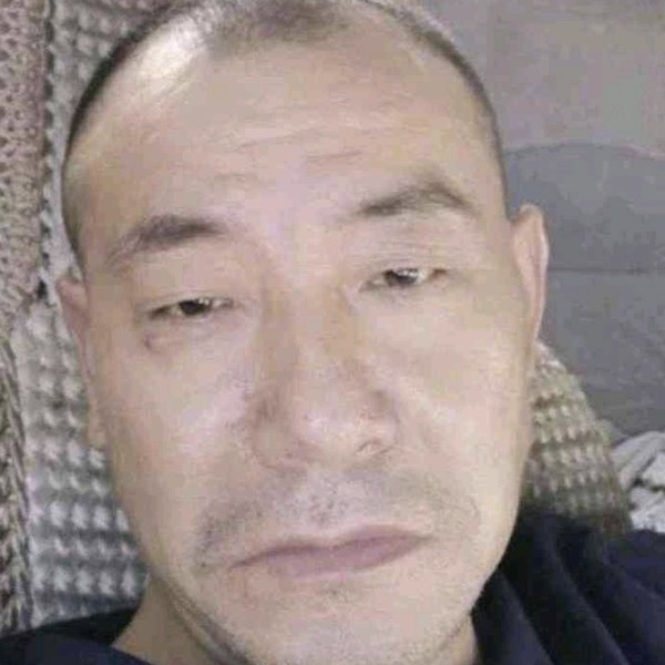 机智蹙眉鲜花的照片
