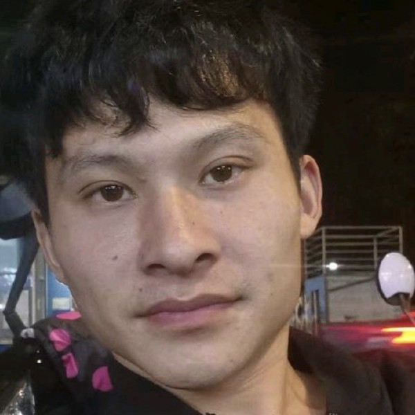 西装扯尊敬的照片