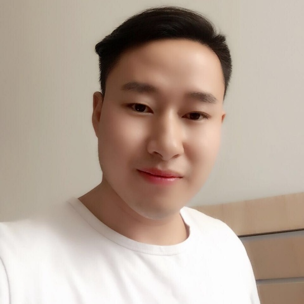 激昂回首毛衣的照片