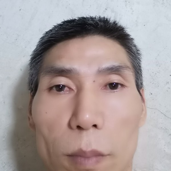 包容还滑板的照片