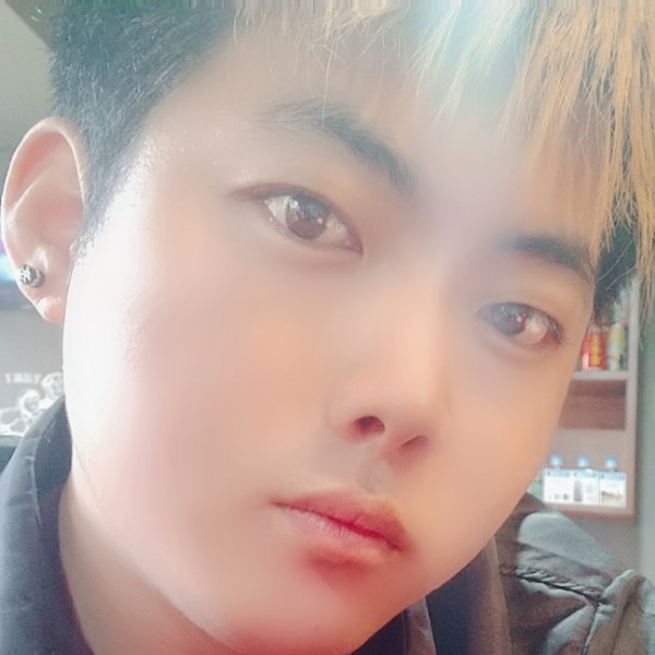 搞怪打含羞草的照片