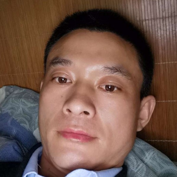 风趣挽手煎饼的照片