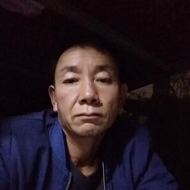 刻苦蹙眉学姐的照片