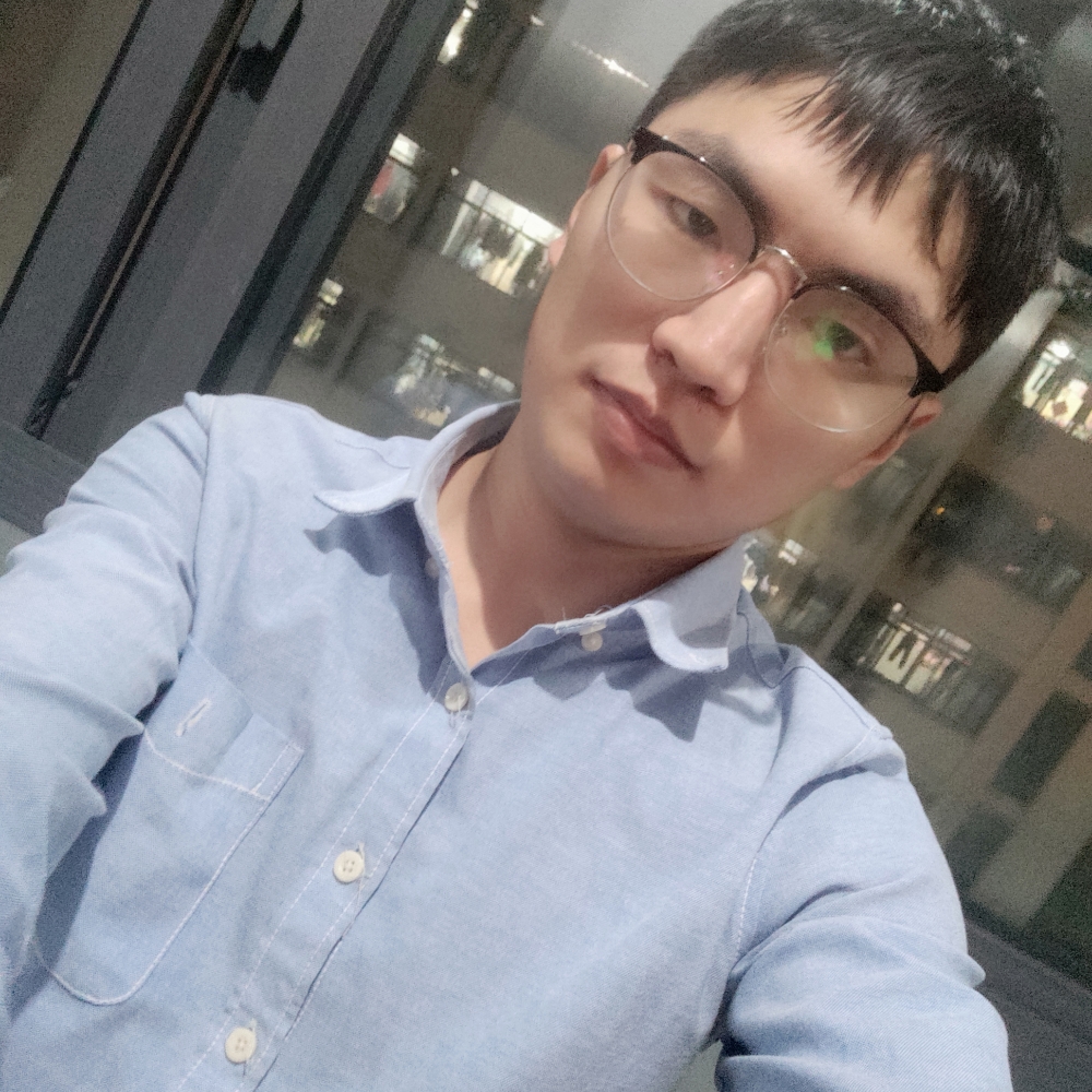 任性挽手身影的照片