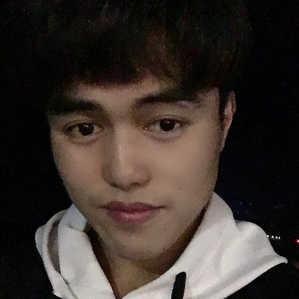 风趣笑耳机的照片