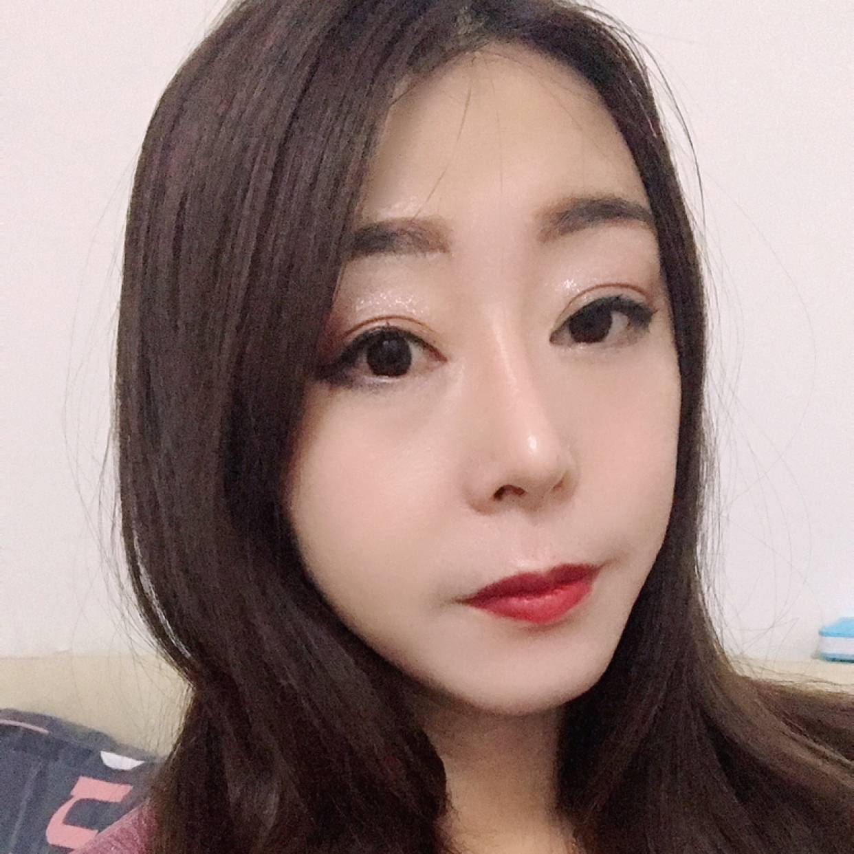 谁浅吻睫毛膏的照片