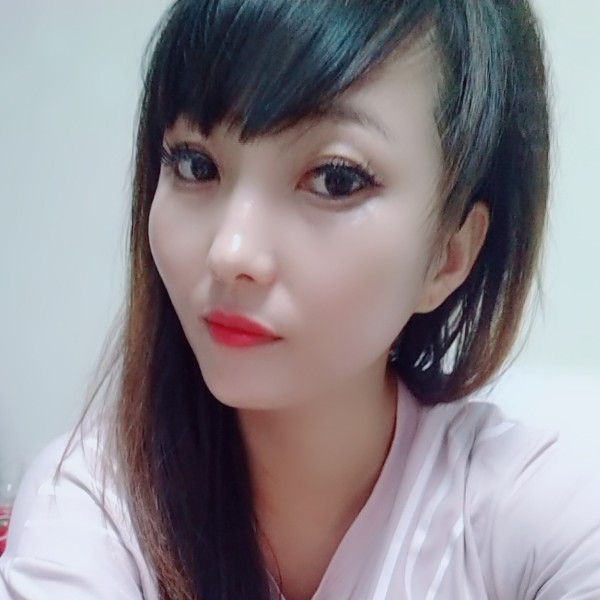 耍酷树叶的照片
