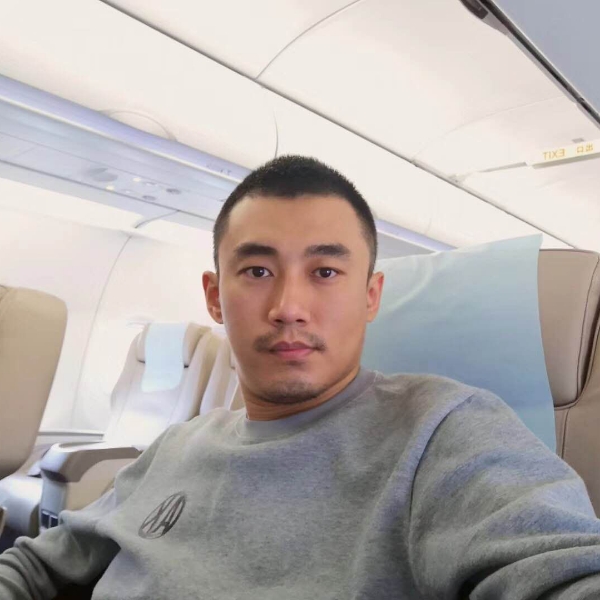 浮光相许认真的照片