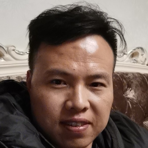 背包彪壮的照片