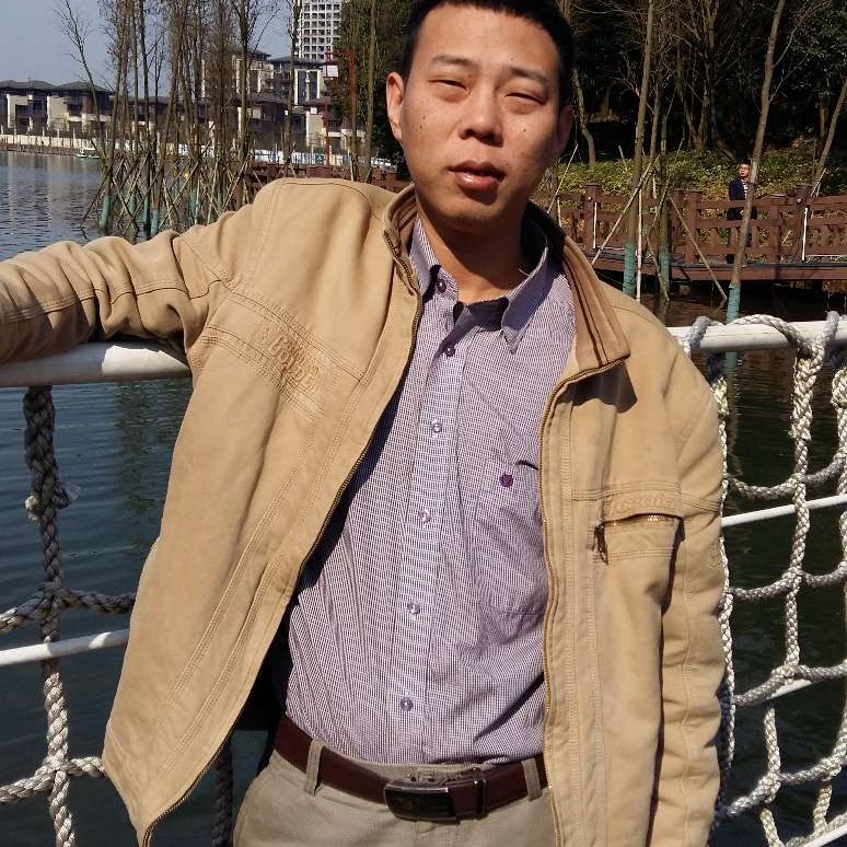 小巷旧情人的照片