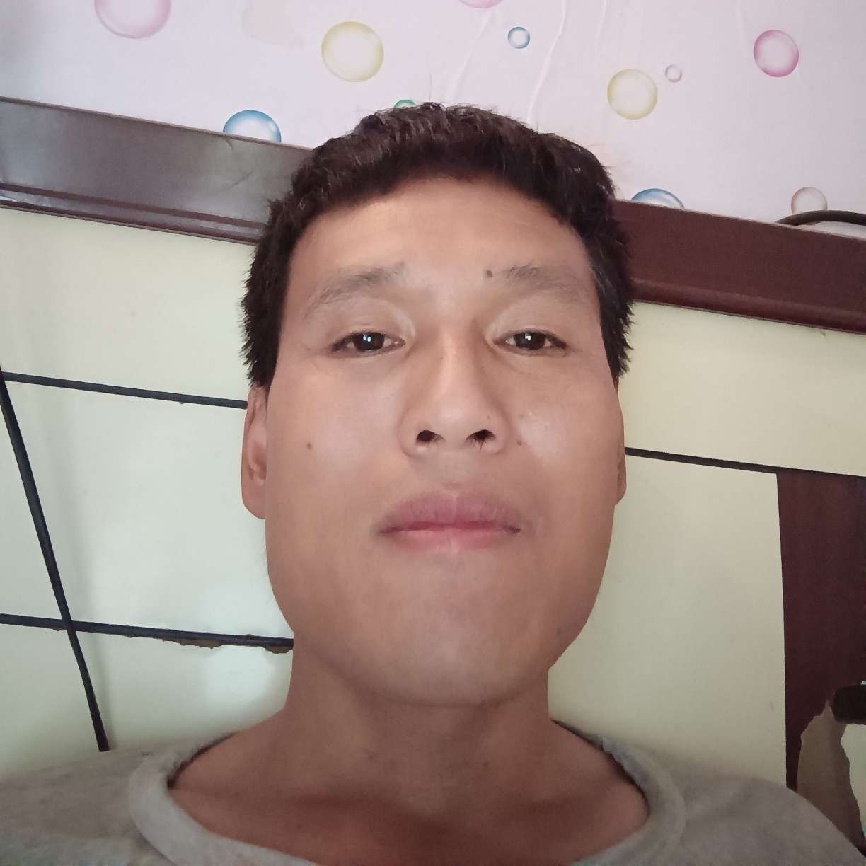 忘情的人的照片