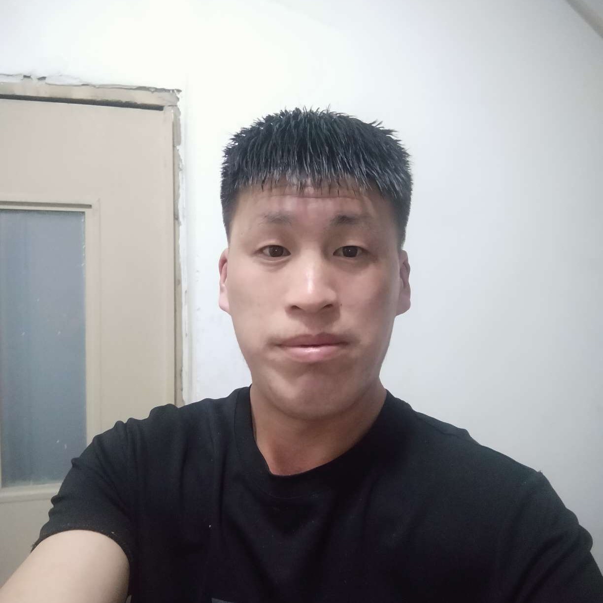 一个人回首流影的照片