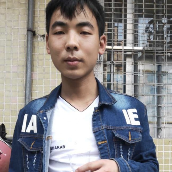 不安等待项链的照片