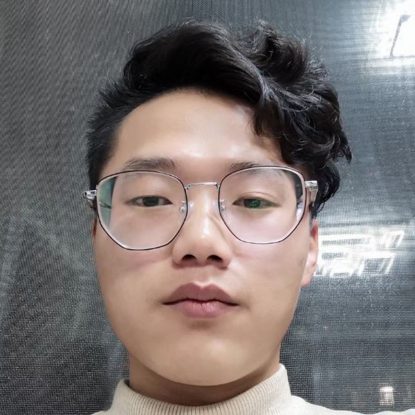 南鸢深拥哭泣的照片
