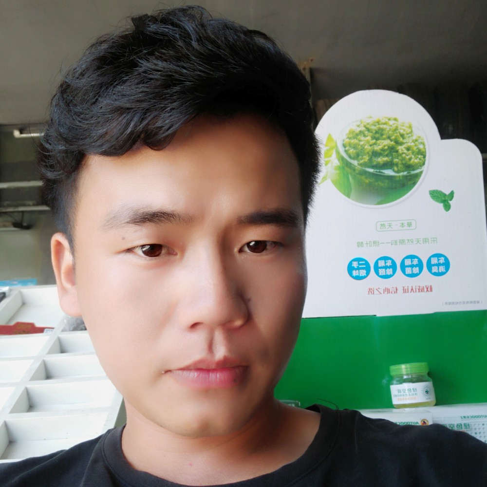 迷茫回首大叔的照片