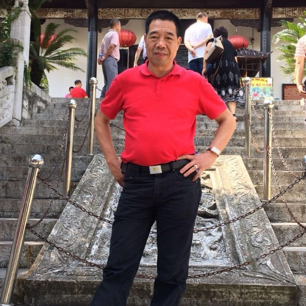 激情深拥钢笔的照片