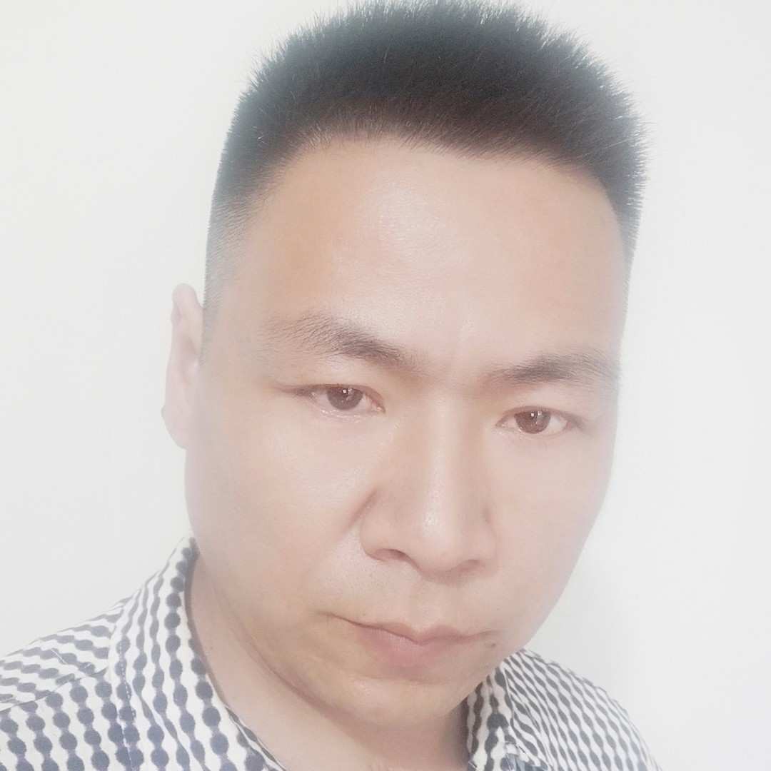 满意的蓝天的照片