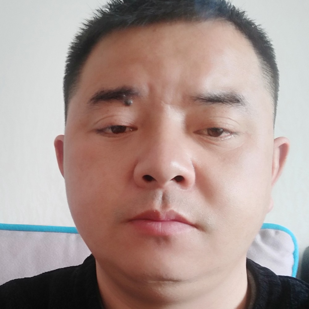 高兴吃醋吐司的照片