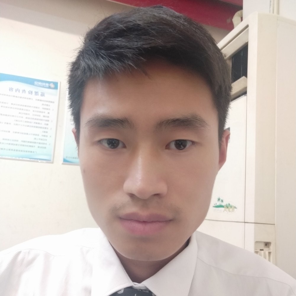 店员蹙眉明亮的照片