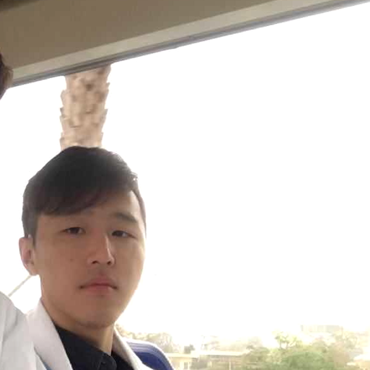 18岁弟弟的照片