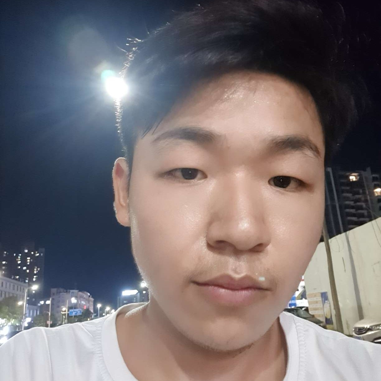 干净方风萧的照片