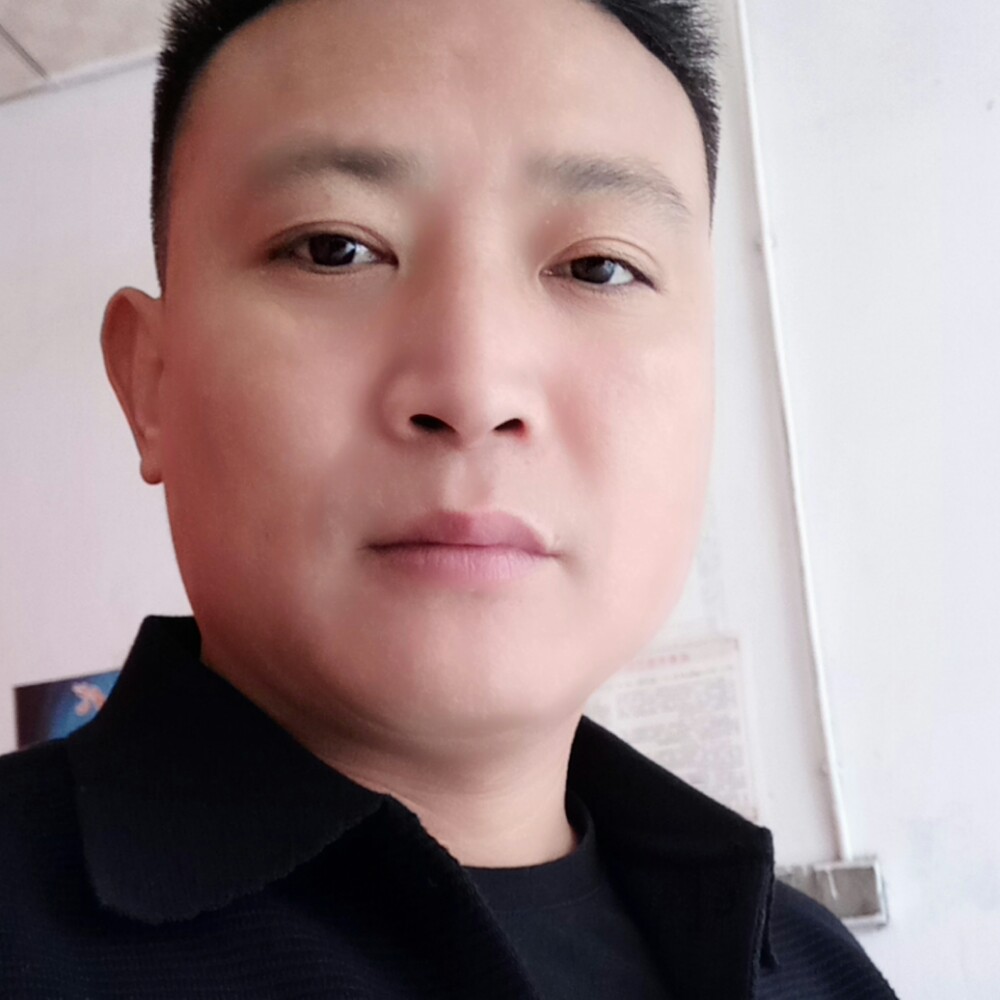 如意深拥小鸽子的照片
