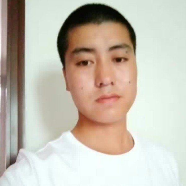 专注高跟鞋的照片