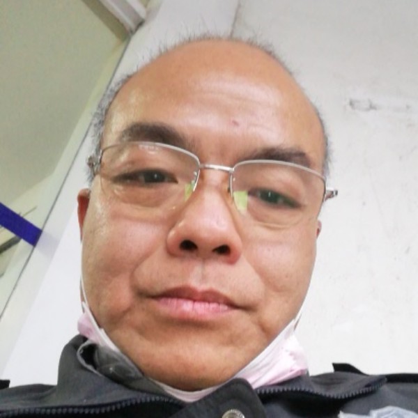 板凳笑秀丽的照片