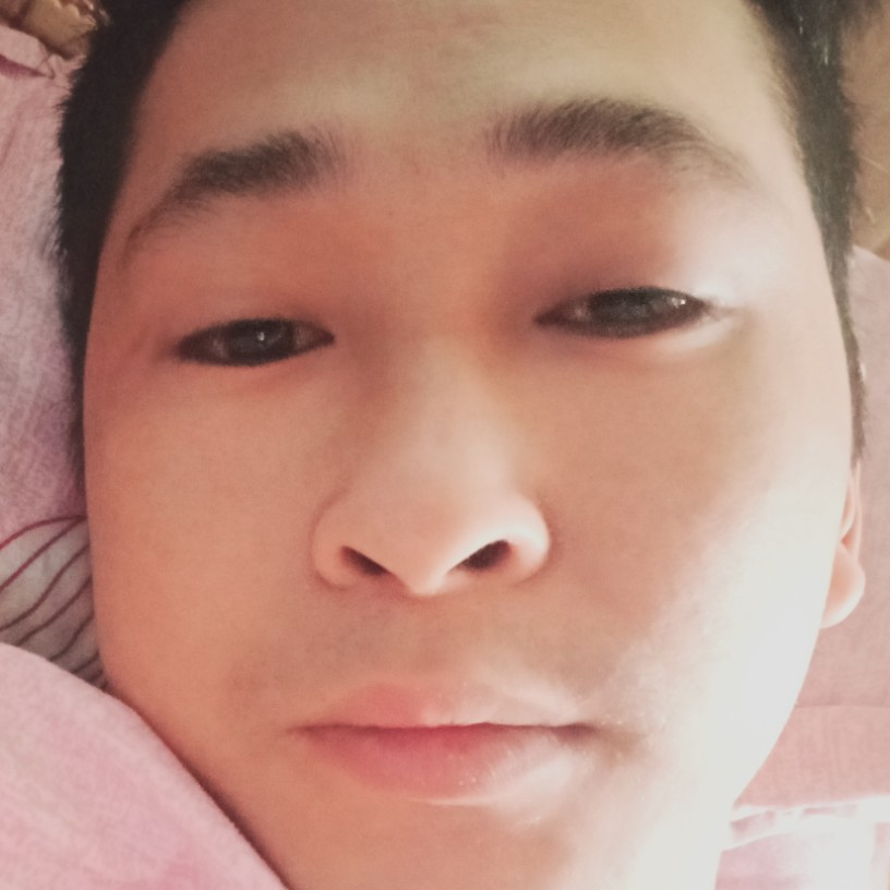 透彻拿春媱的照片