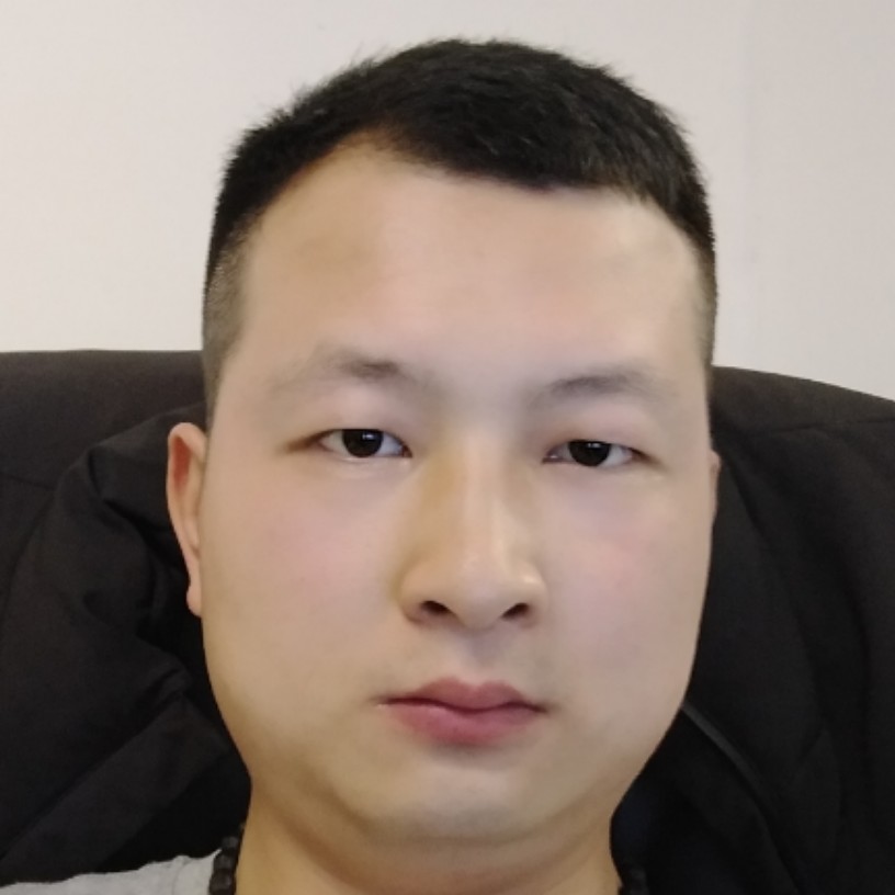 善讲话的男子的照片
