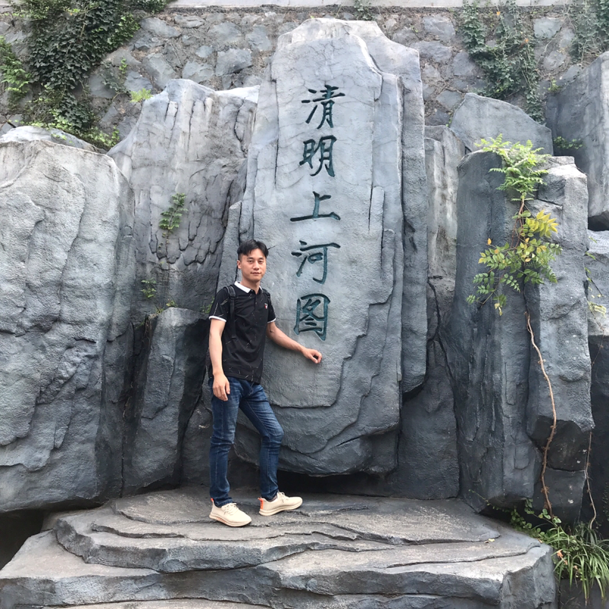 暧昧回眸灰狼的照片