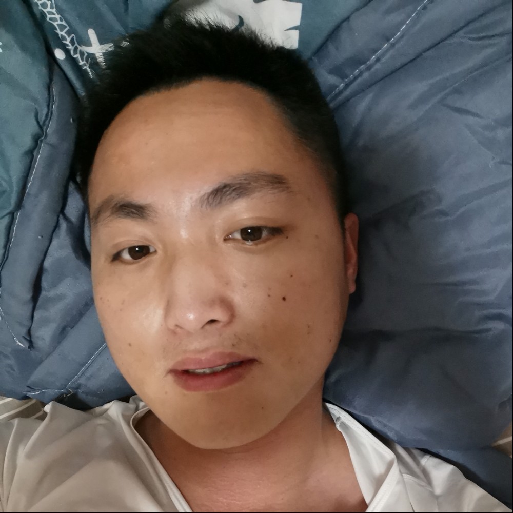 眼睛大那钢铁侠的照片