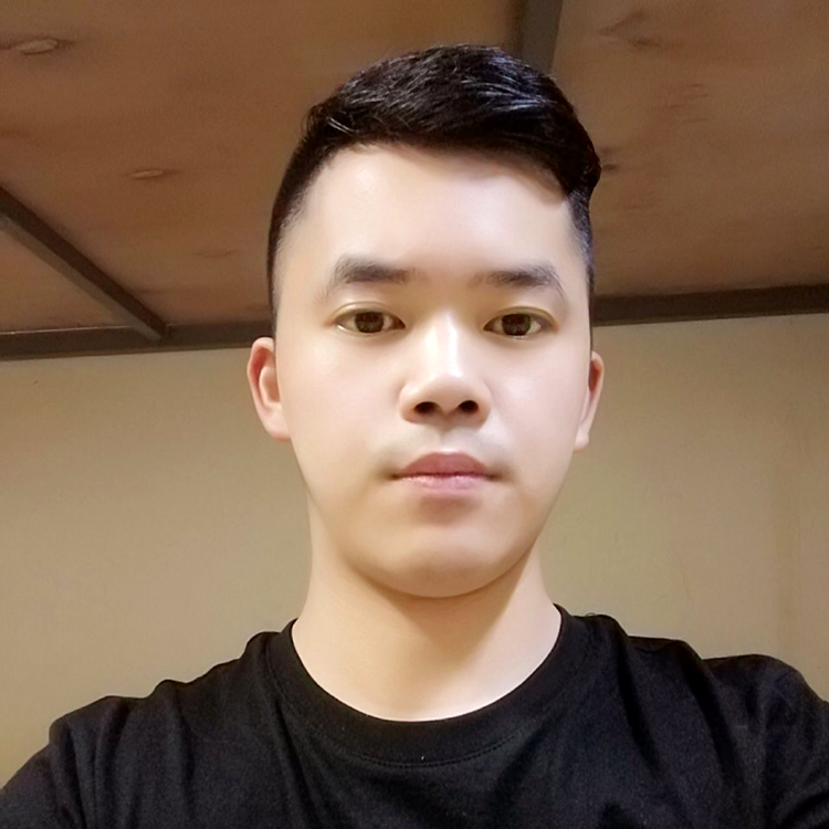 爱听歌的小男孩的照片