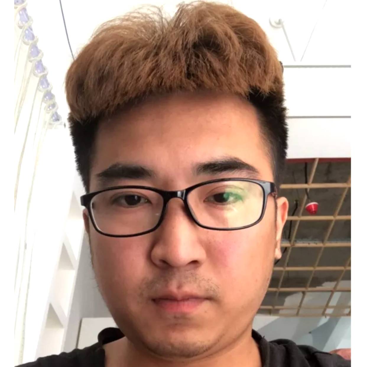 白云回首透彻的照片