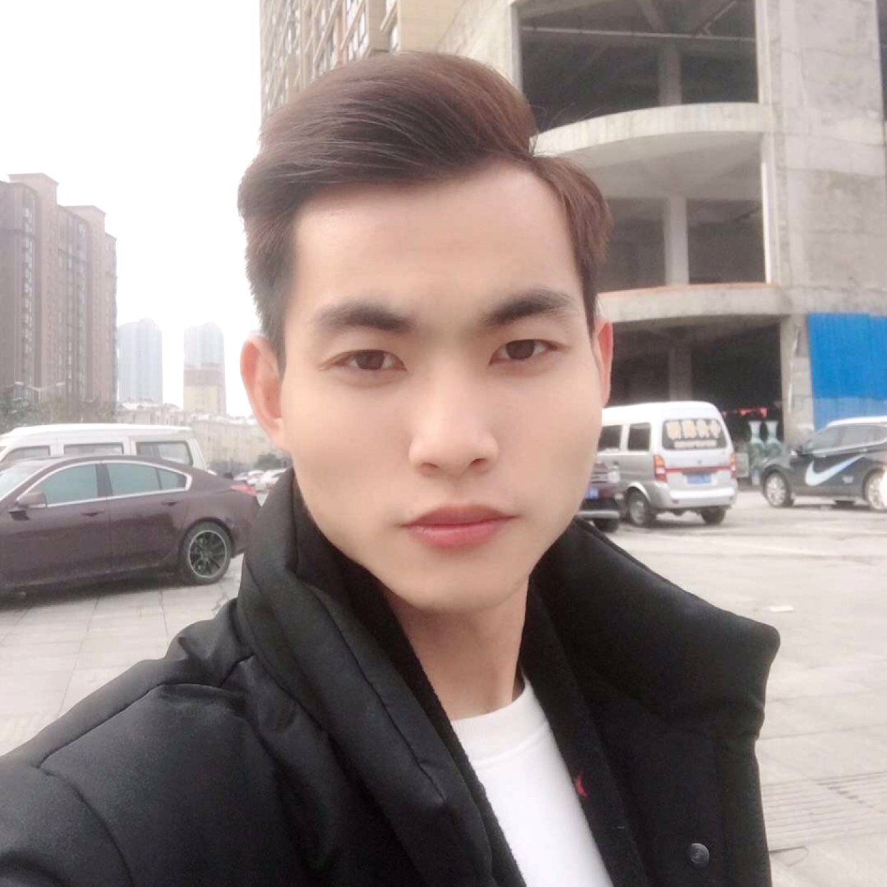 阳光灼伤我的眼的照片