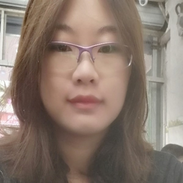 Elaine酒瓶的照片