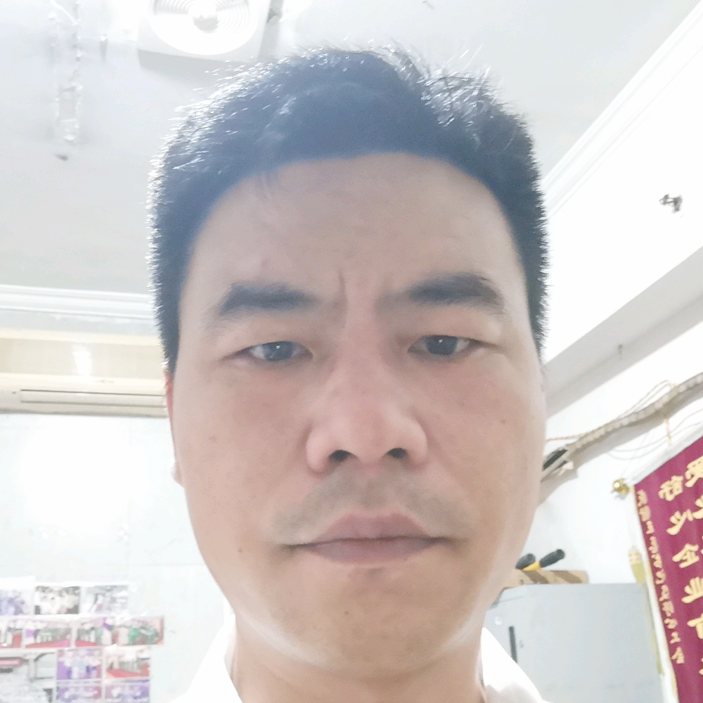 满意蹁跹母鸡的照片