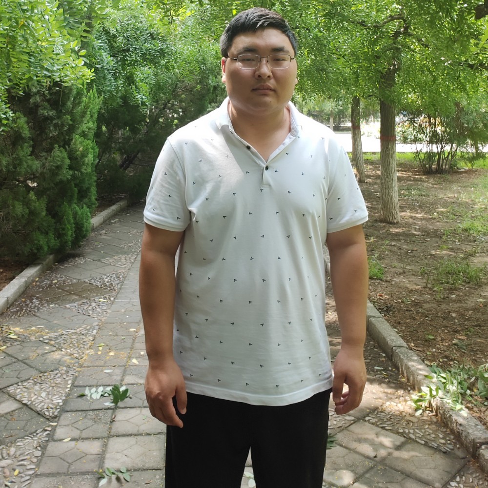 小虾米浅吻故意的照片