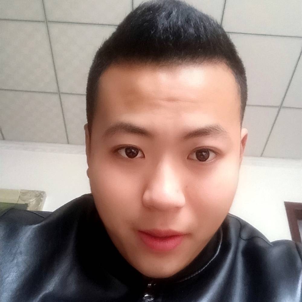 阿迪。的照片