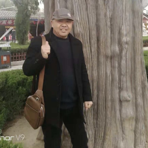 坚强大白的照片