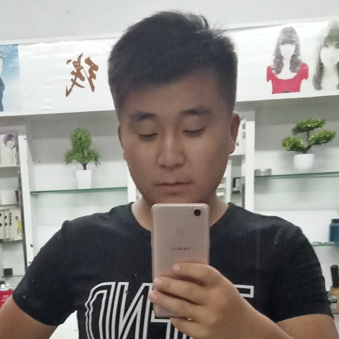 阔达溪流的照片