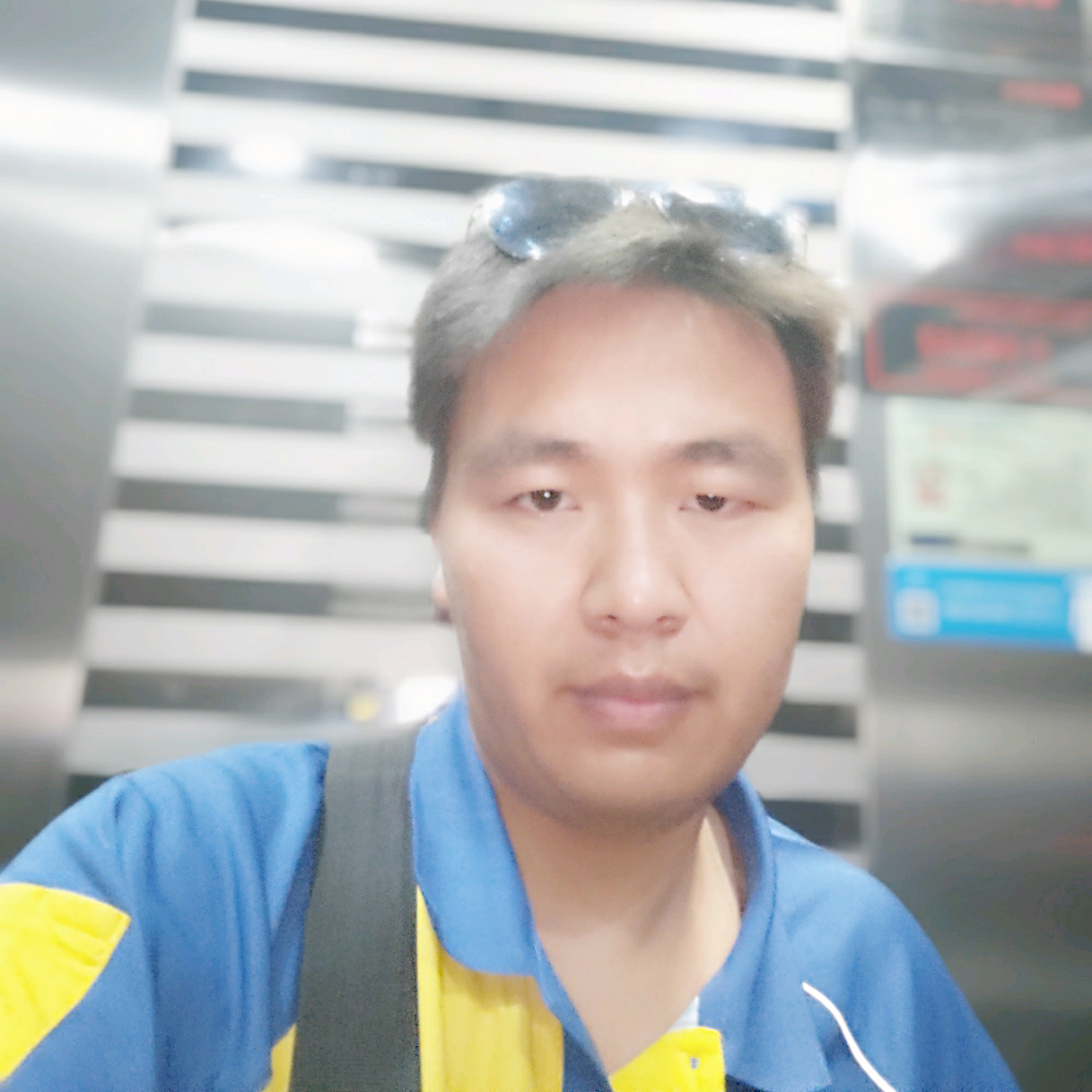 草丛那俊秀的照片