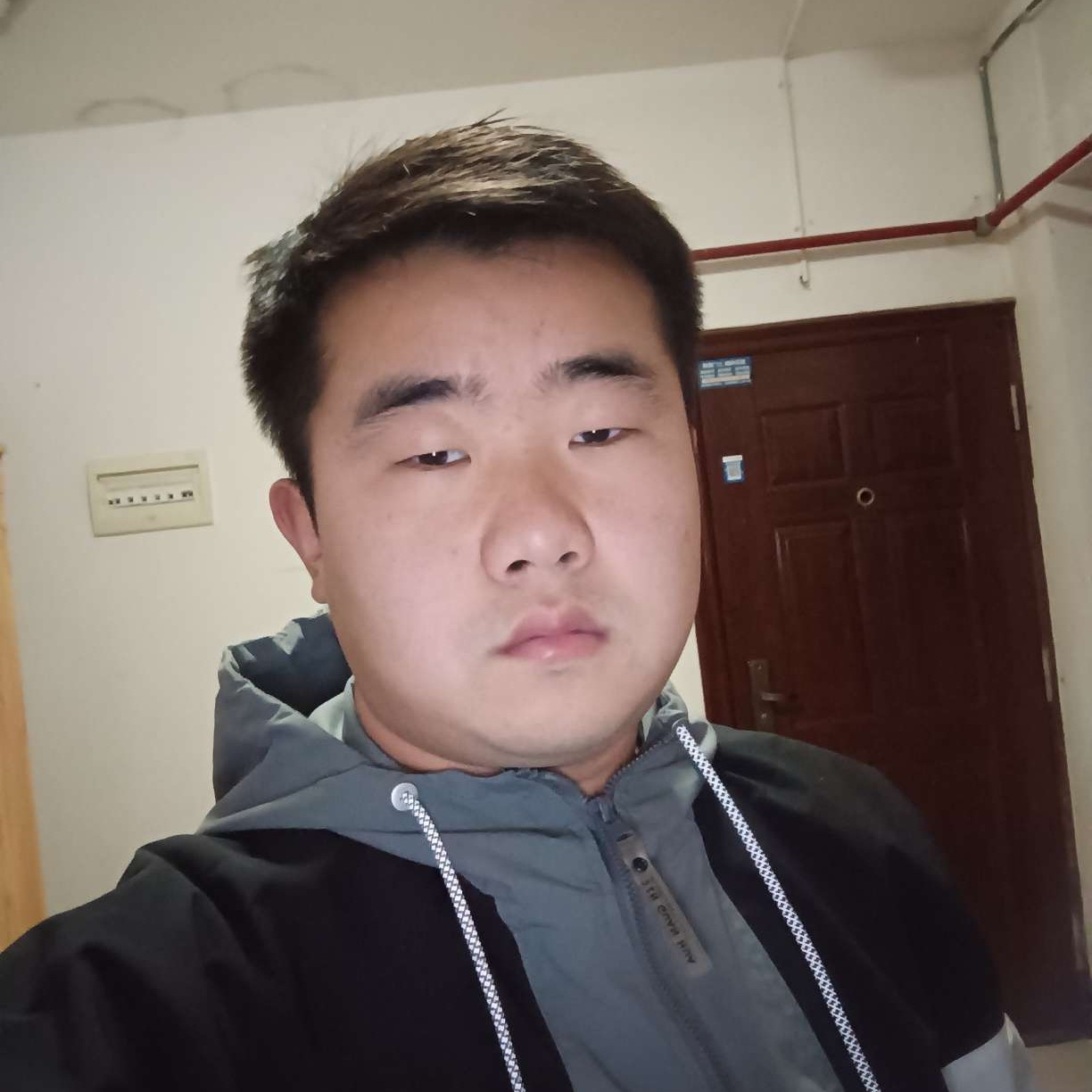 脾气硬心底软的照片