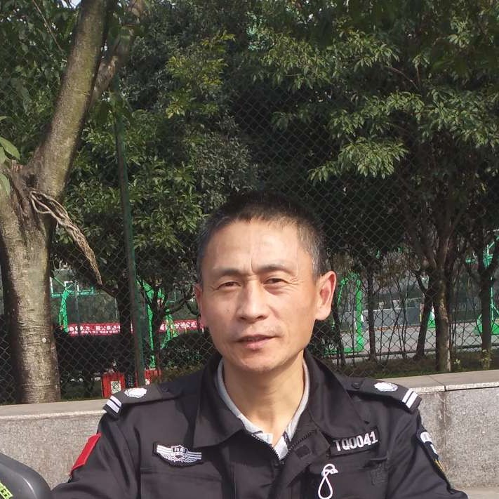 痴情拿板凳的照片